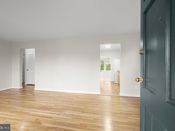 4th image of 1523 Jasper St
