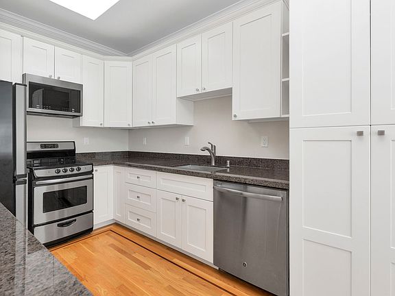 4th image of 1371 Hyde St #71