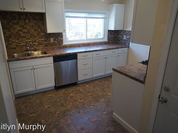3rd image of 530 N 7th Ave E