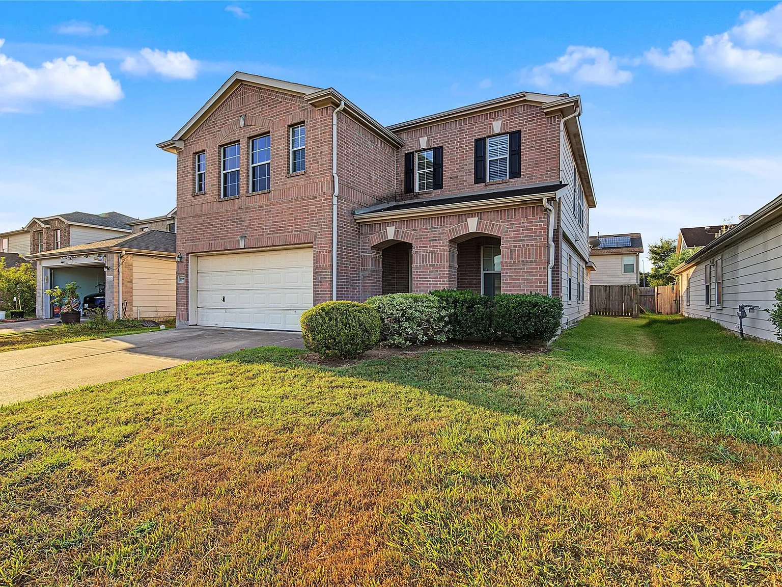 4 bed, 2.5 bath, 2940 sqft, $2,300 — Photo 1
