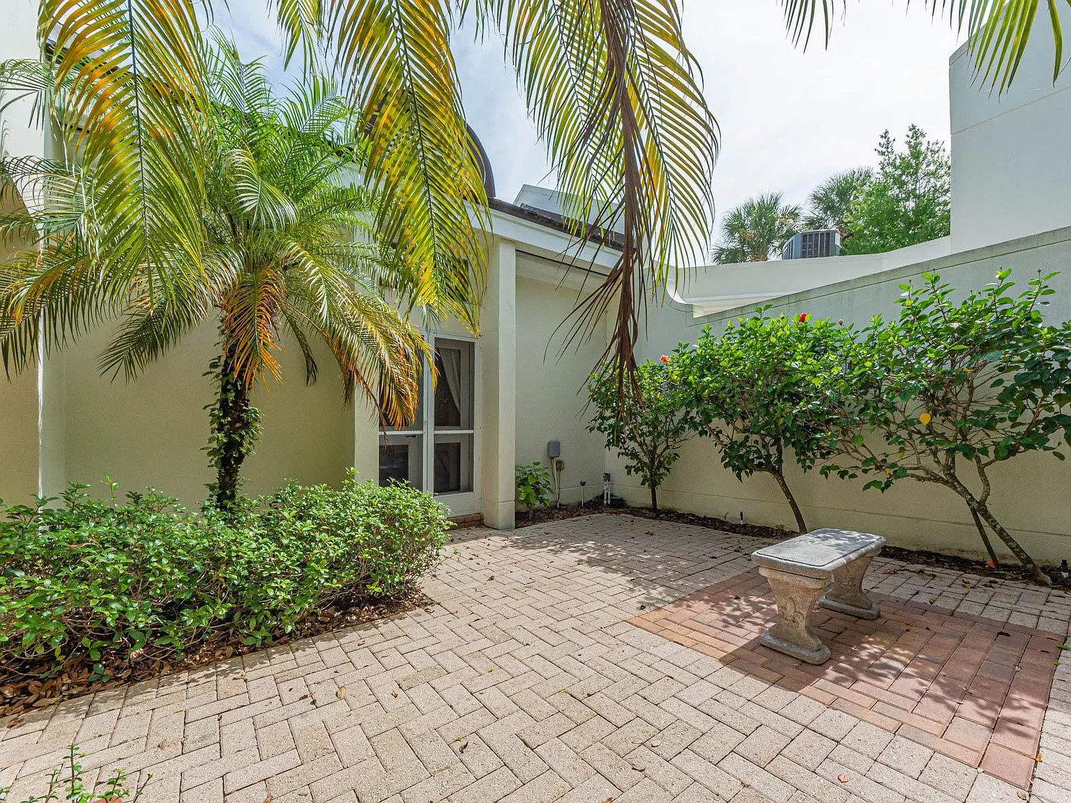 3 bed, 2.5 bath, 1707 sqft, $5,500 — Photo 4