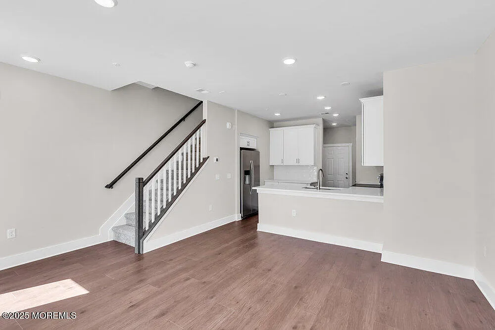 2 bed, 1004 sqft, $4,700 — Photo 4