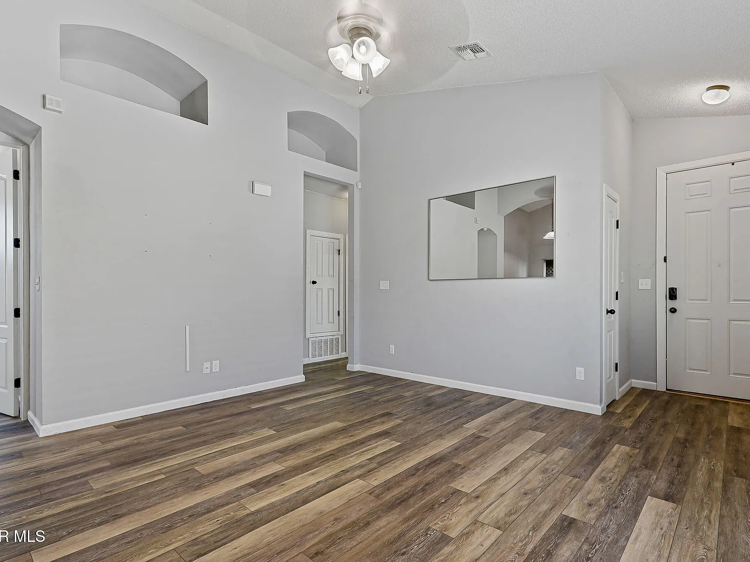 3 bed, 2.0 bath, 1058 sqft, $1,600 — Photo 4