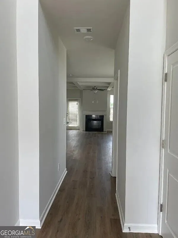 4 bed, 2.5 bath, 2069 sqft, $2,800 — Photo 2