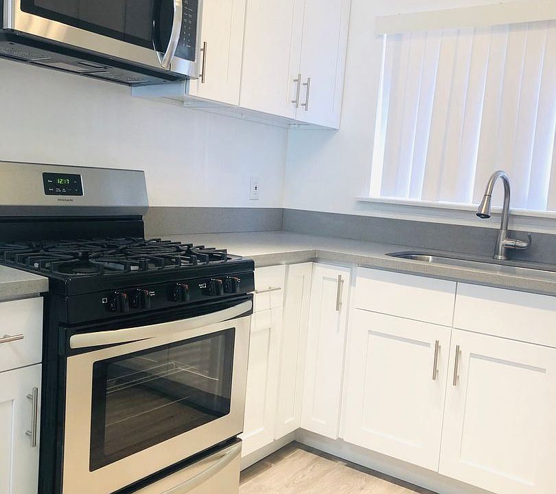 1st image of 345 S Westlake Ave #17