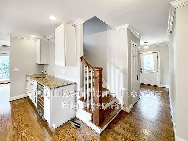 2695 Sharondale Dr NE — Photo 18