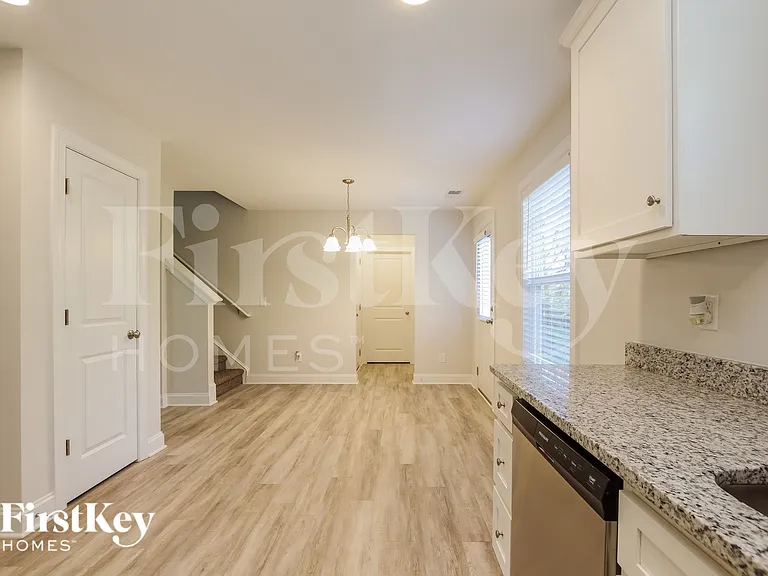 6631 Rockwell Blvd W — Photo 8