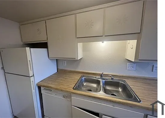 301 Dunes Pl SE #4 — Photo 9