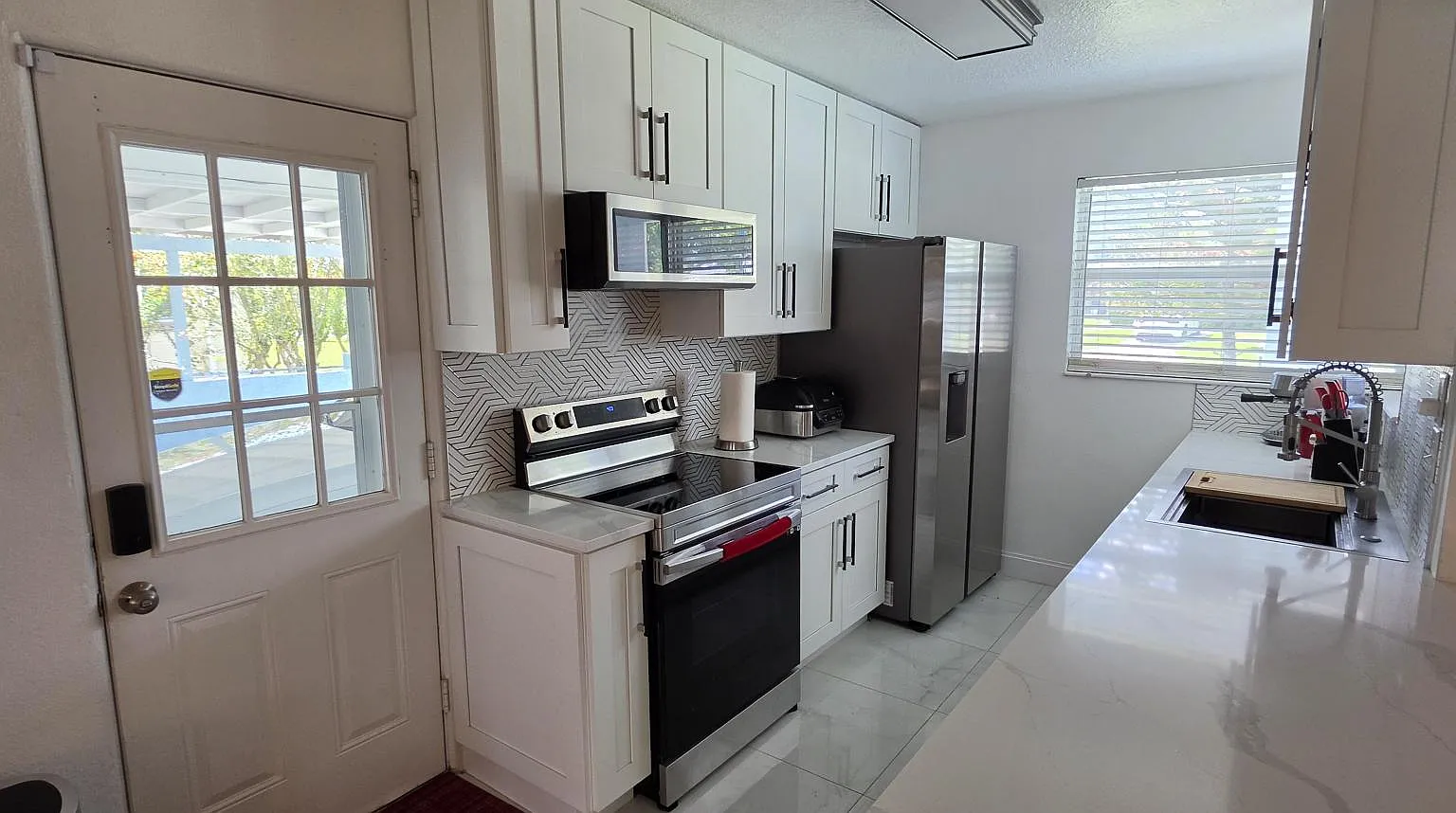 3 bed, 1145 sqft, $2,500 — Photo 4