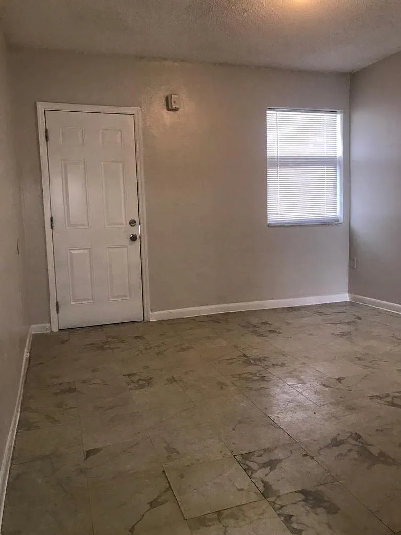 2 Bedroom - Ground Floor - Corner Unit — Photo 3