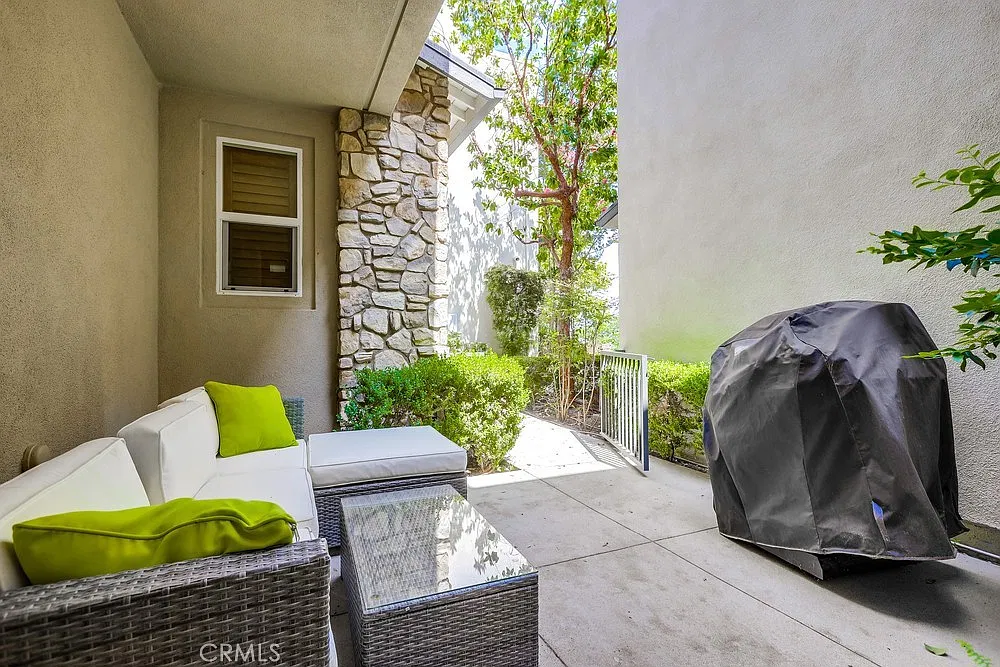 2 bed, 2.5 bath, 1664 sqft, $3,800 — Photo 2