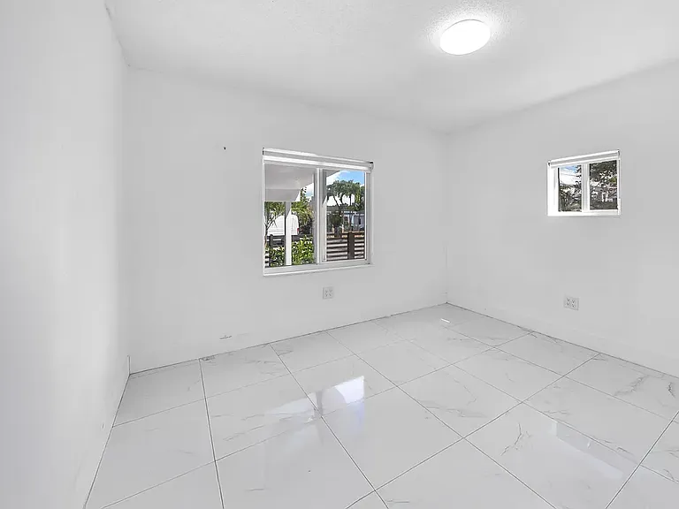 1772 NW 3rd St #D — Photo 18