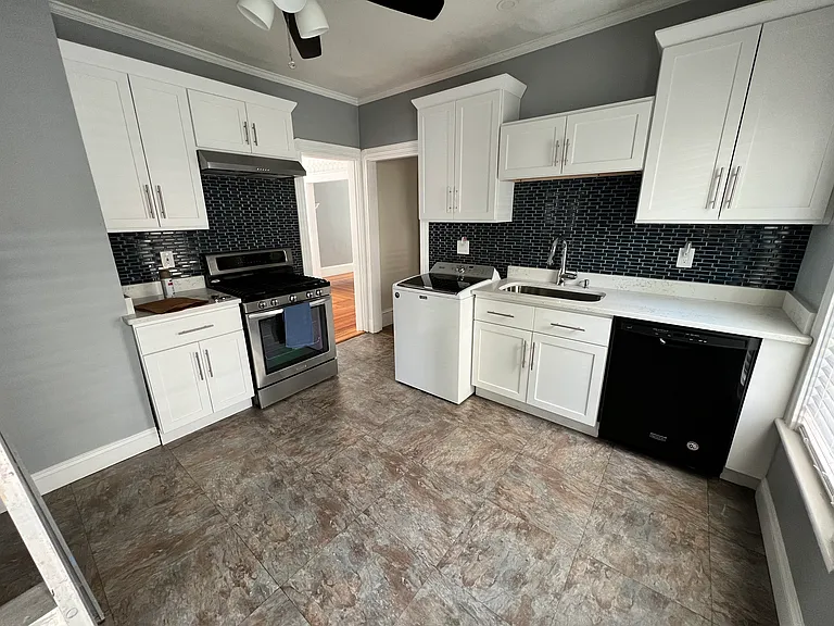 58 Lowden Ave #2 — Photo 6