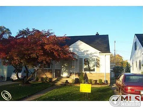 25779 Groveland St photo 1
