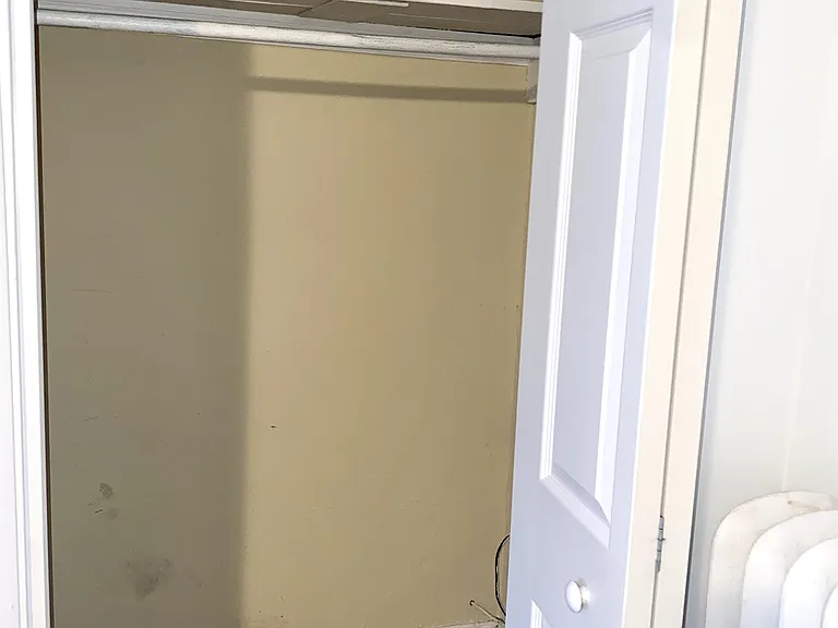 Front Bedroom 6 (Right Closet)