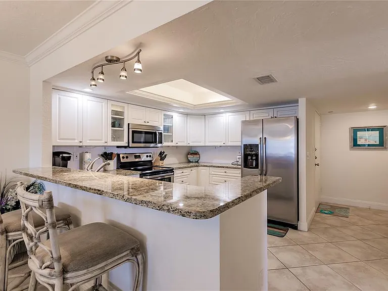 1055 W Peppertree Dr #405AA — Photo 4