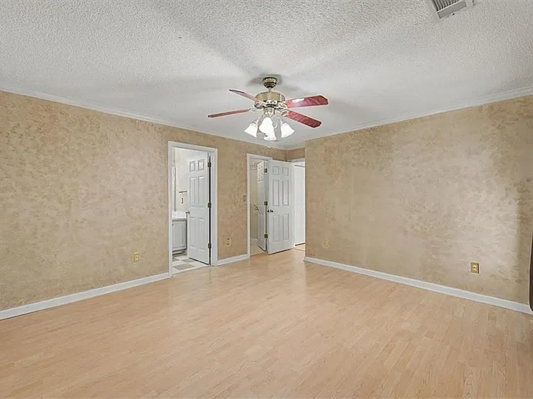 2025 Baramore Oaks Dr — Photo 13