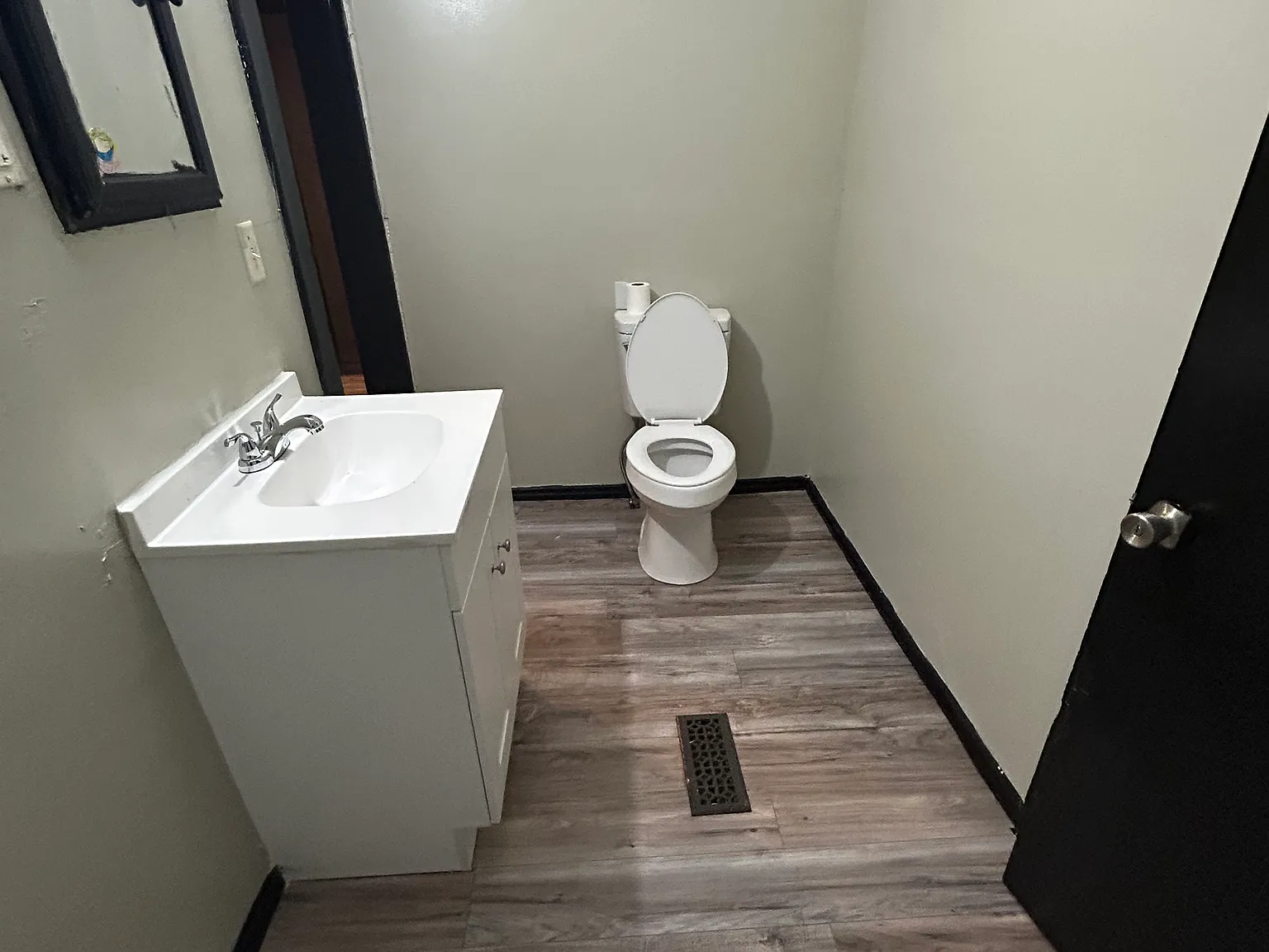 2 bed, $1,050 — Photo 4