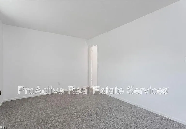 5684 Campus Dr — Photo 16