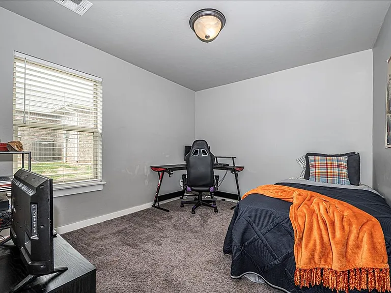10300 Glover River Dr — Photo 24