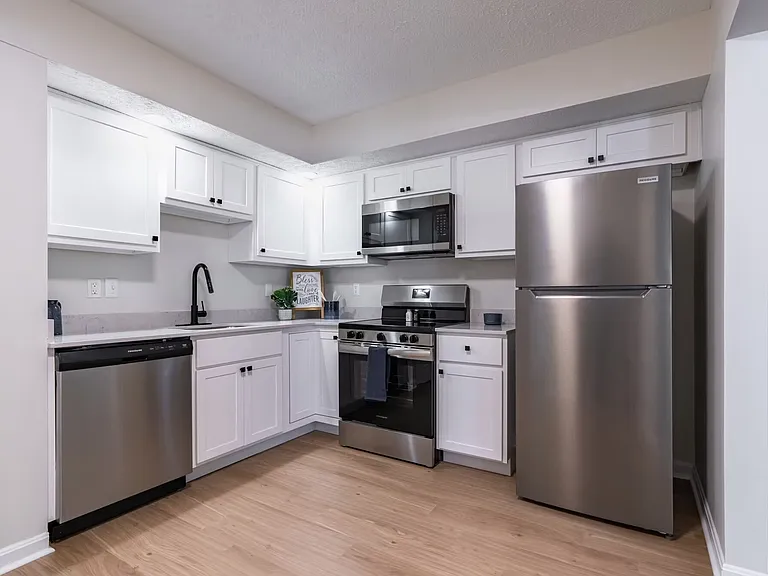 Lochwood Apartments — Photo 10