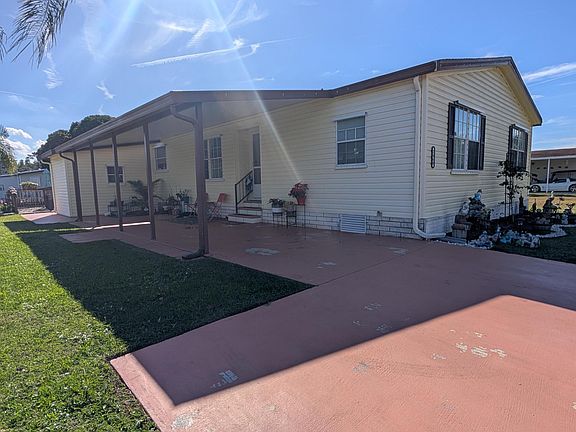 3rd image of 2460 SW Versailles Terrace