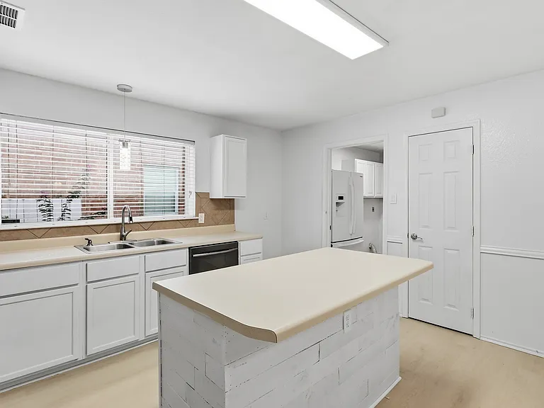 417 Niagara Falls Dr — Photo 13