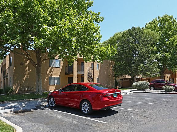 Exterior & Landscaping