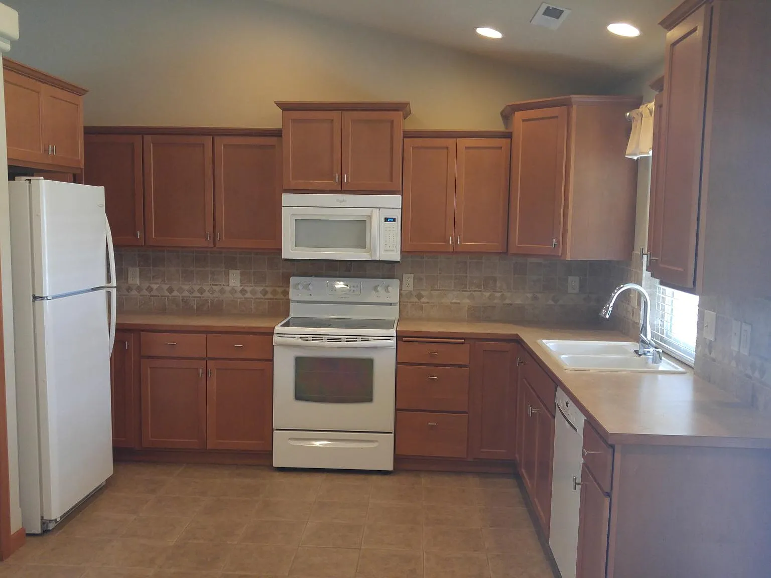 3 bed, 1306 sqft, $2,250 — Photo 4