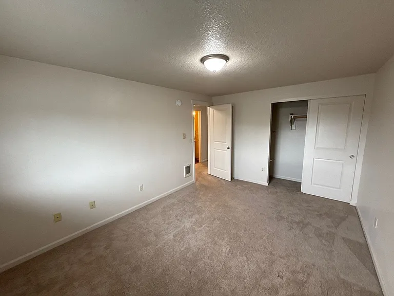 905 Bryan Ct — Photo 14