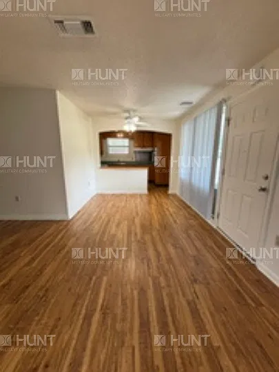3 bed, 1.5 bath, 1304 sqft, $1,625 — Photo 3