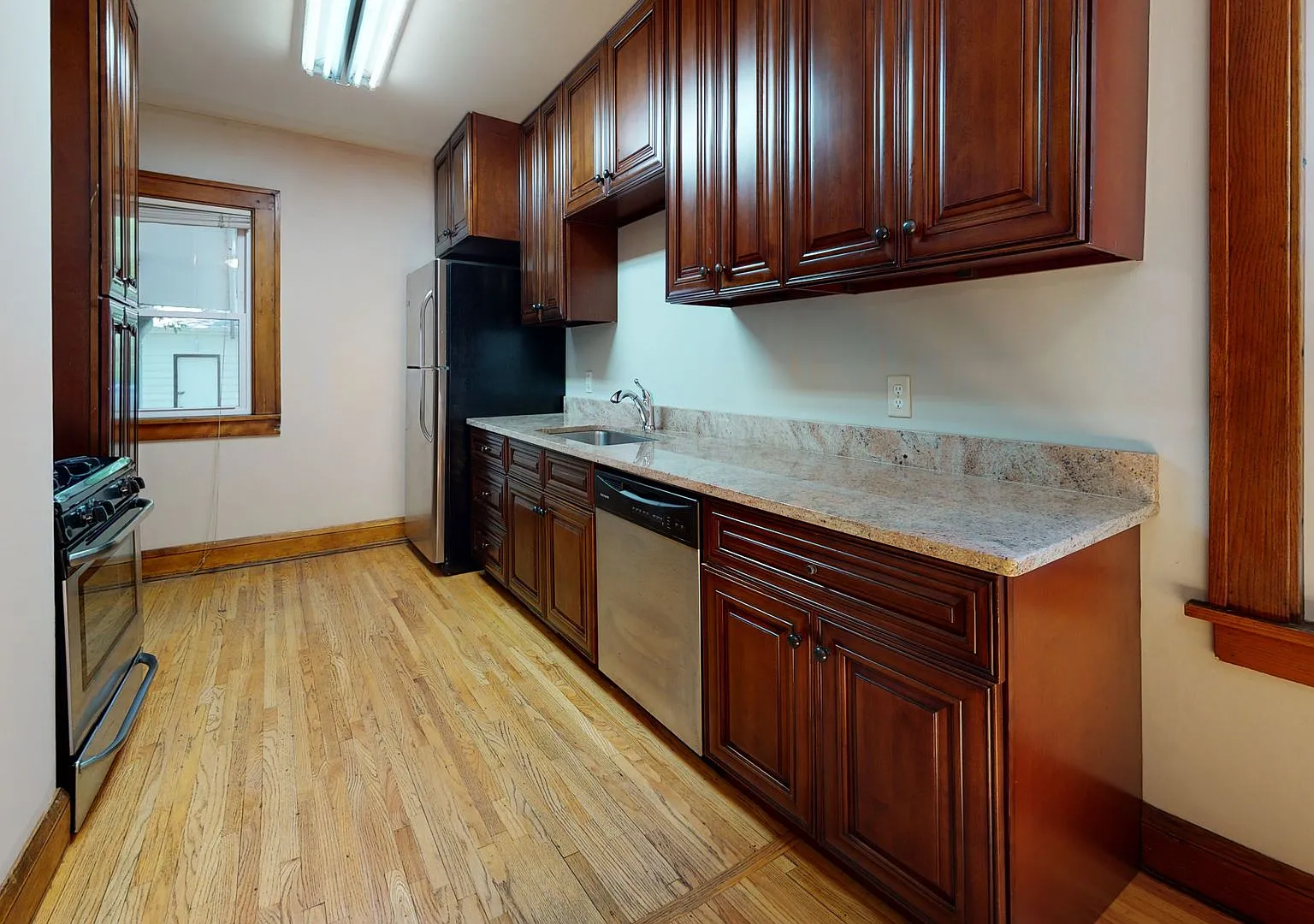 Affordable 5-Bedroom House / Close to U of M Campus — Photo 1