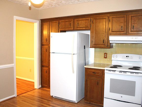 2nd image of 639 Tanglewood Dr