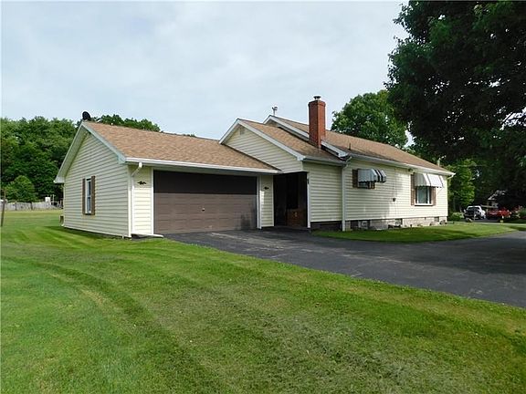 2 CAR GARAGE WITH BREEZEWAY/PORCH LEADING INTO THE HOME