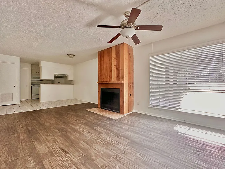 Marian Condos — Photo 61