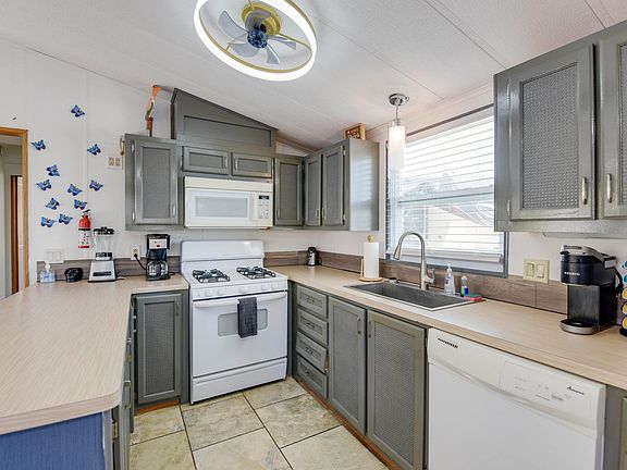 3rd image of 701 Spanish Main Dr #639