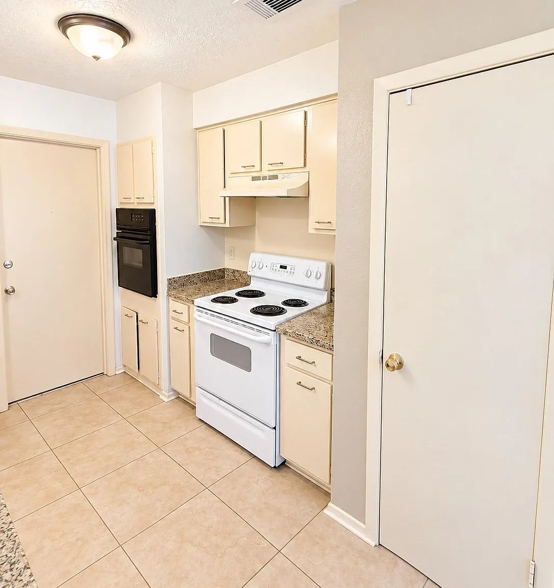4 bed, 2.0 bath, 1732 sqft, $1,800 — Photo 4
