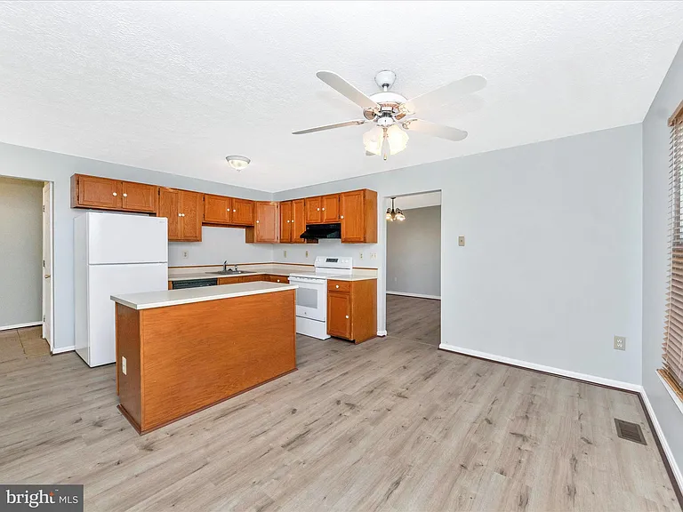 408 Willow Hill Ct — Photo 49
