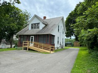 19 School St, Dexter, ME 04930