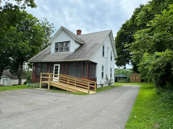 19 School Street, Dexter, ME 04930