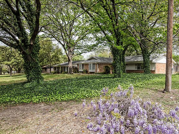 3rd image of 2301 Lake Air Dr