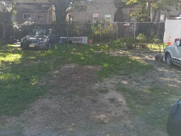 722 Cedar St, Camden, NJ 08102