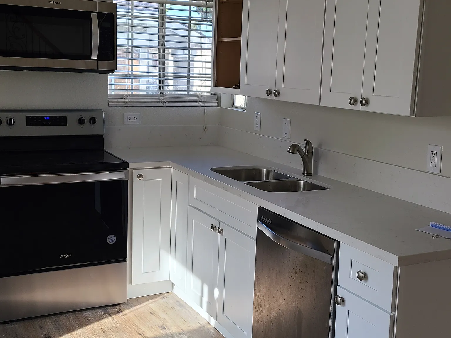 2 bed, 1300 sqft, $2,500 — Photo 2