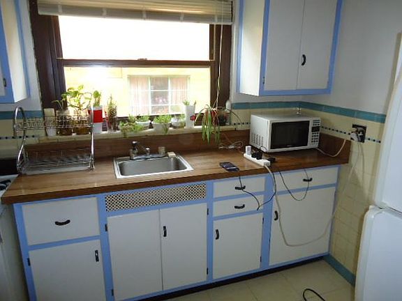 4th image of 3135 Mozart Ave #3