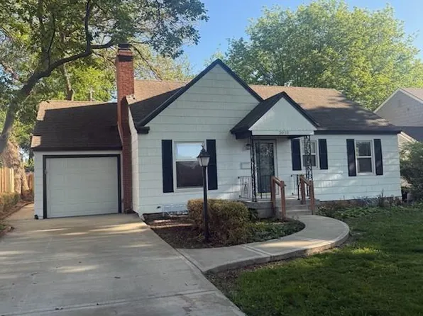3010 W 47th Ter, Westwood, KS 66205