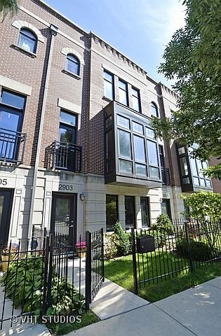 1st image of 2903 N Hermitage Ave #32