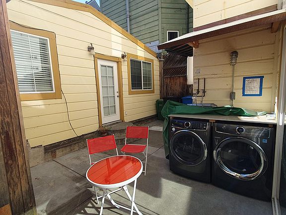 2nd image of 137 Steiner St