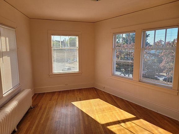 3rd image of 1304 Division Ave #404