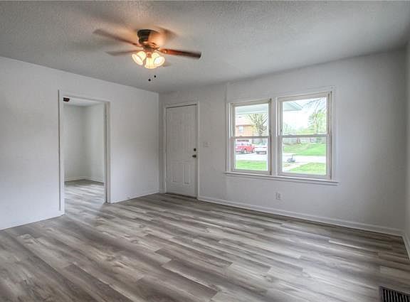 5th image of 3712 Walker Ave