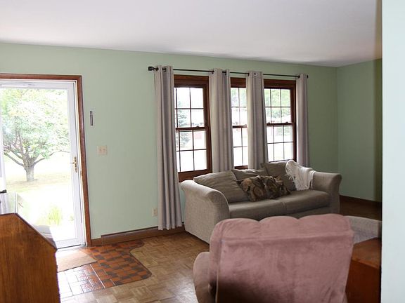 3rd image of 2075 Oak Lawn Dr